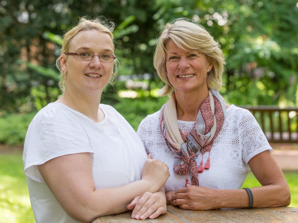Netzwerk Vormundschaften Für den Caritasverband im Erzbistum Berlin: Caroline Razzak, Beate Romanowski (re.)
